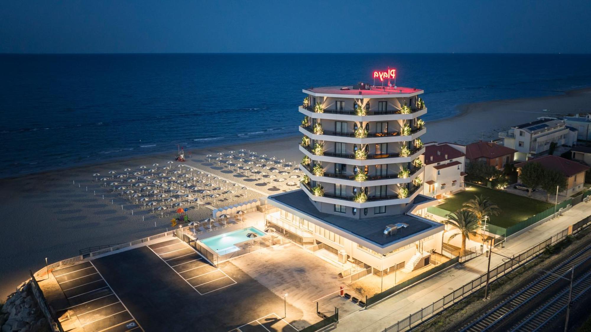 Hotel Playa Suite Фано Экстерьер фото