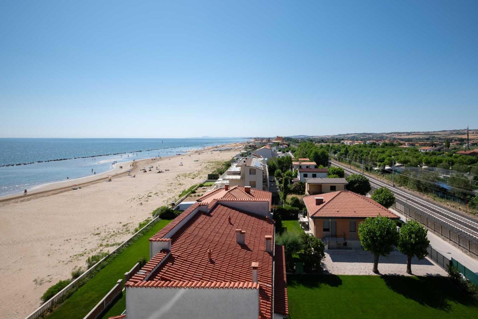 Hotel Playa Suite Фано Экстерьер фото