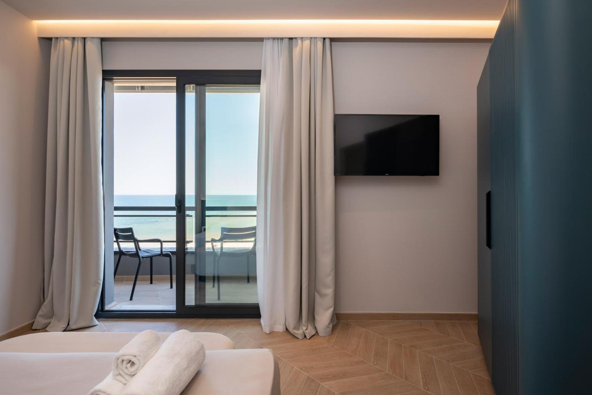 Hotel Playa Suite Фано Экстерьер фото