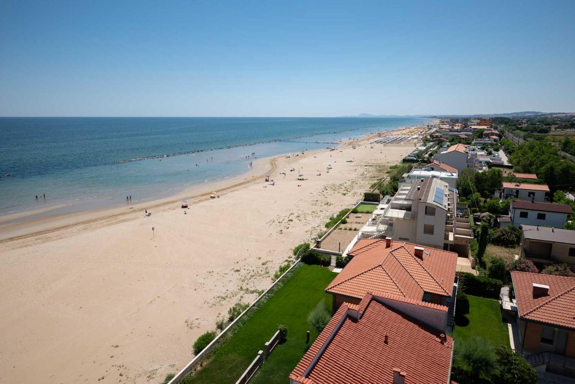 Hotel Playa Suite Фано Экстерьер фото